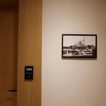 Tutti Hotel *