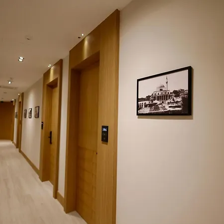 Tutti Hotell *